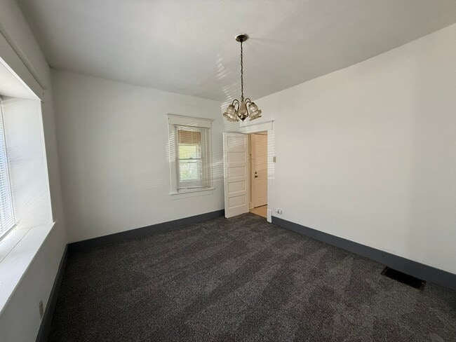 Building Photo - 3 bed, 1.5 bath home for lease!
