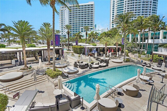 Building Photo - 4401 Collins Ave