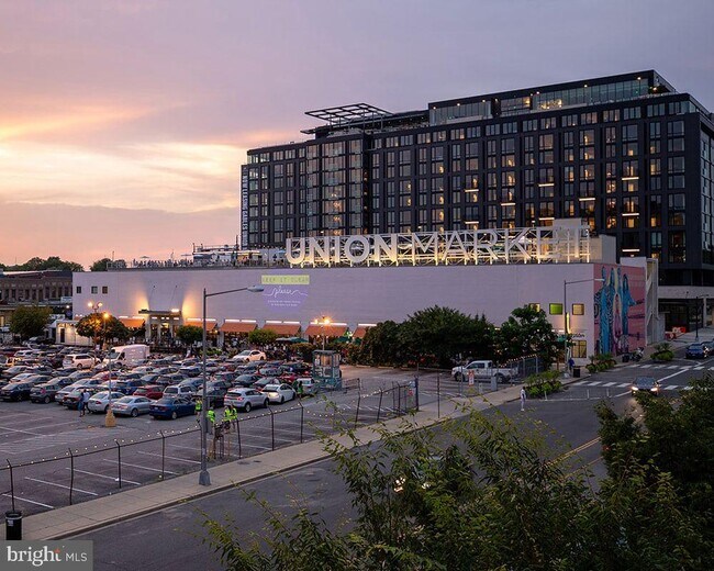 Building Photo - 117 R St NW