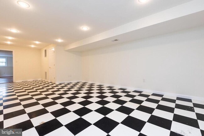 Building Photo - 14209 Floral Park Dr