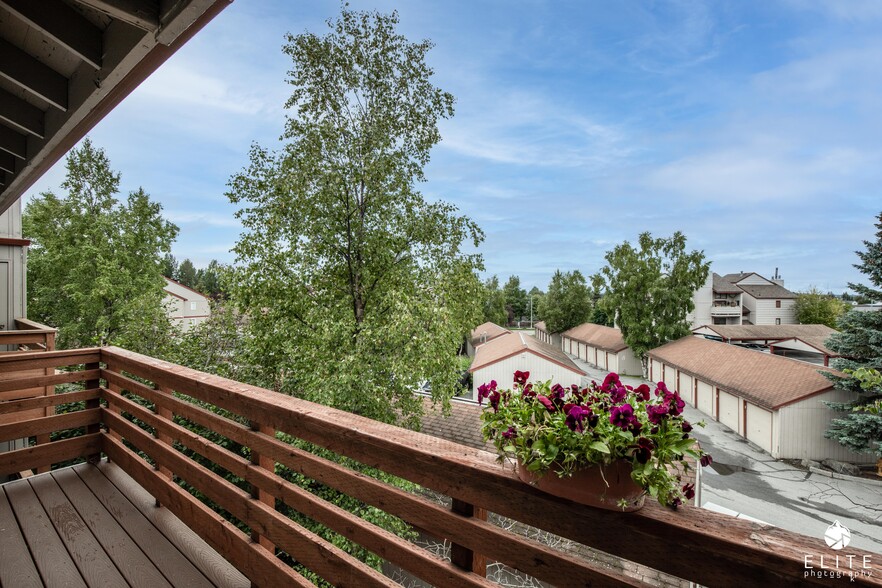 Building Photo - 9645 Independence Dr