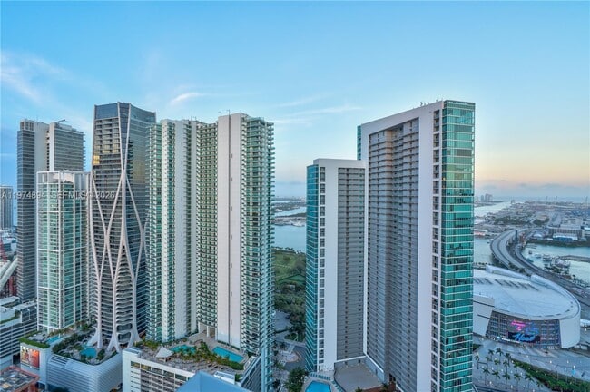 Building Photo - 851 NE 1st Ave