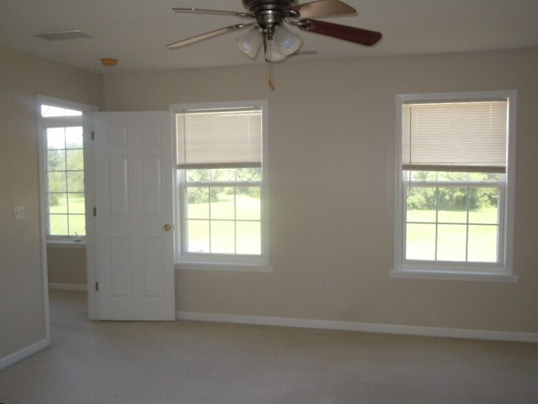 Building Photo - 100 Angel Oak Ct