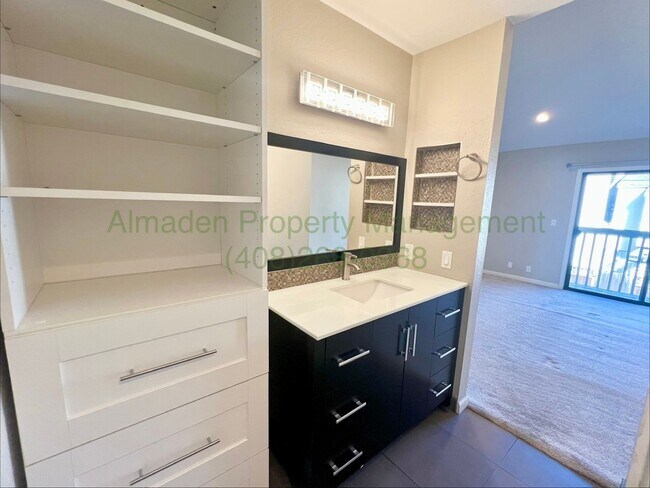 Building Photo - Remodeled Almaden Townhome next to Foothills!! Great Schools & Central A/C!!