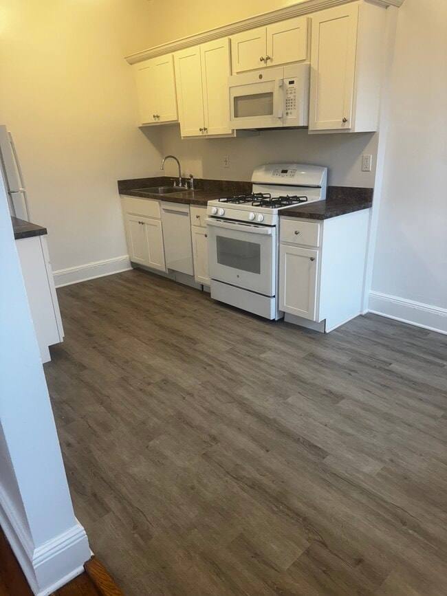 Building Photo - Teaneck Properties