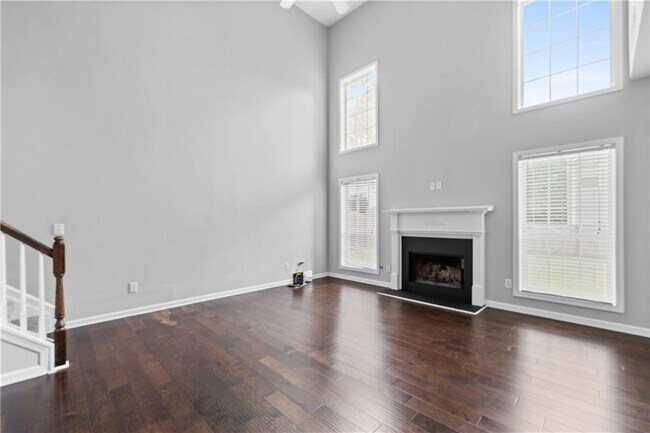 Building Photo - 4419 Silver Ridge Way SW