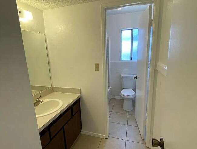Building Photo - NE home for Rent – Spacious 3 Bedroom, 2 B...