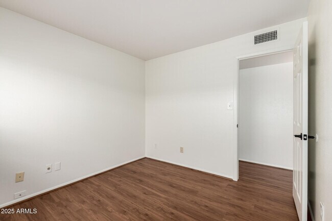 Building Photo - 3820 S Elm St