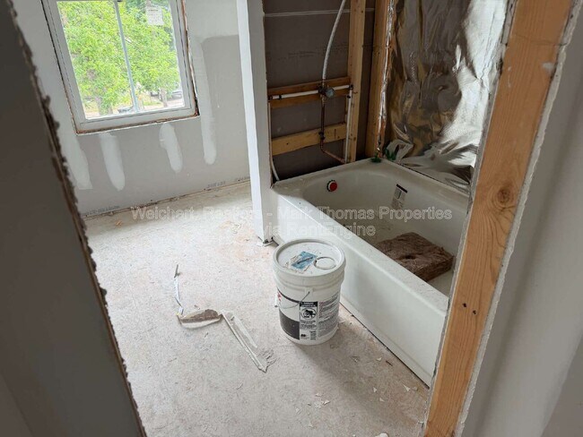 Building Photo - 1203 Fern St