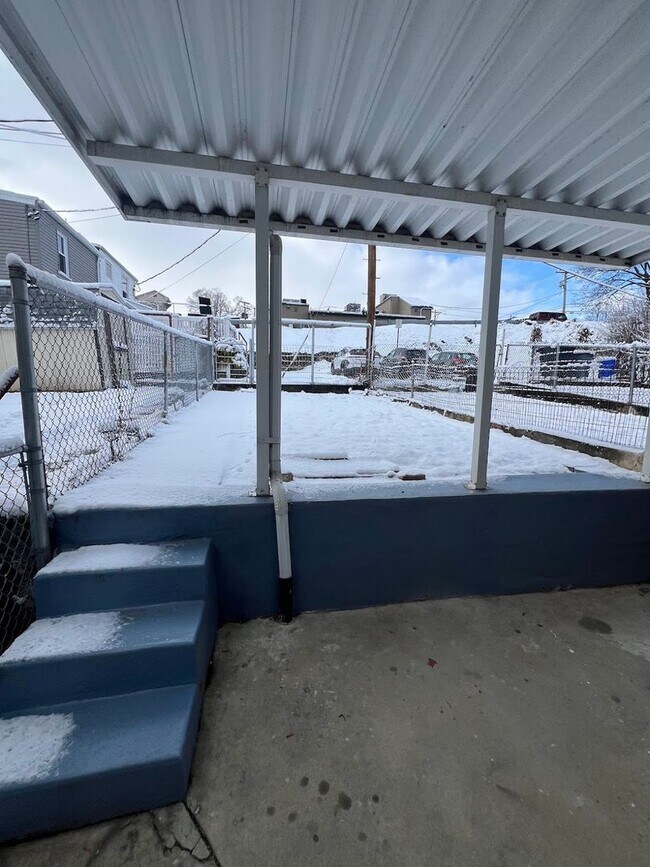 Building Photo - FOR RENT – West Reading