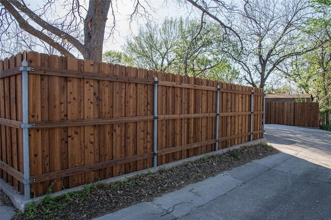 Building Photo - 2550 Norsworthy Dr
