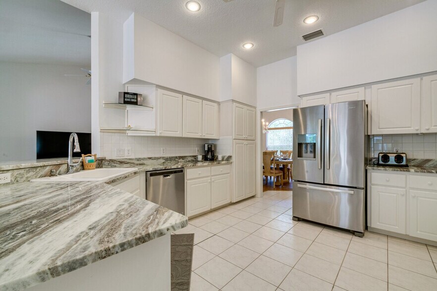 Building Photo - 9939 SW 203rd Cir