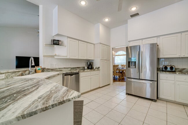 Building Photo - 9939 SW 203rd Cir