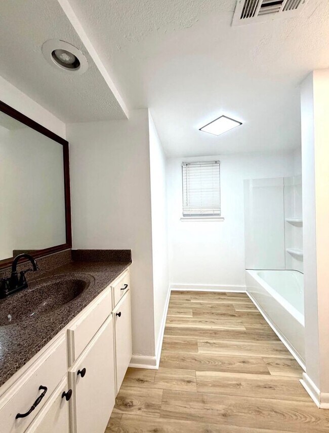 Building Photo - 2808 Seminole Trl