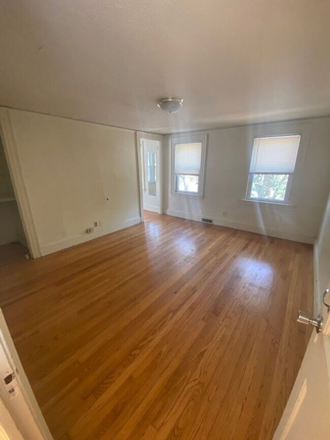 Building Photo - Beautiful Single Family House for Rent Right by Yale!