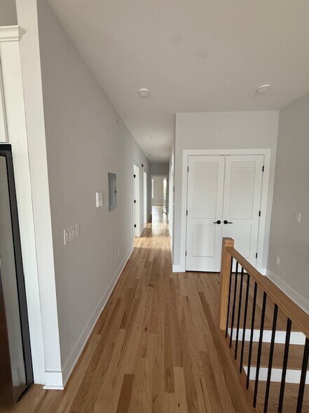Unit 3 - Hallway - 6009 Jefferson St