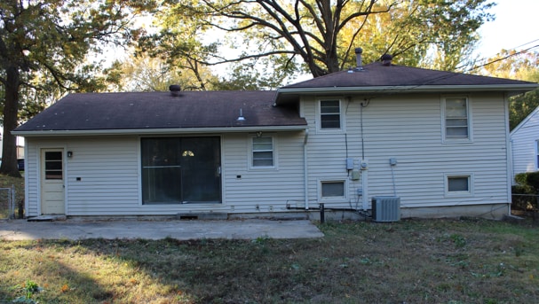 Building Photo - Spacious 3 bedrooms and 2 bath with vanity...