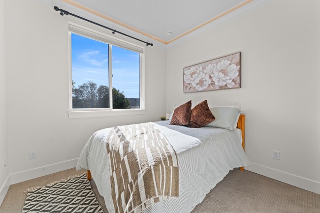 Building Photo - 5175 SE 28th Ave