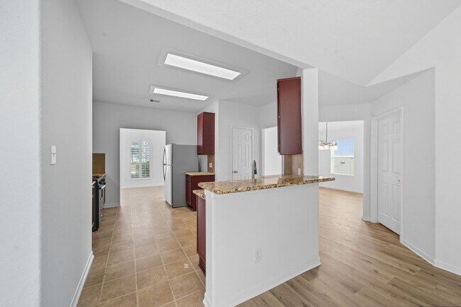 Building Photo - 14730 Fir Knoll Way