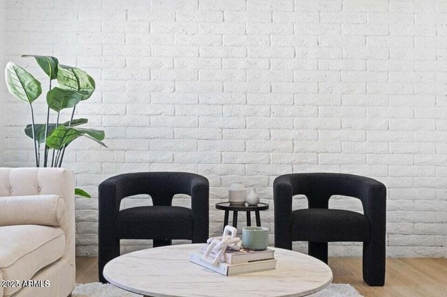 Building Photo - 414 W Santa Cruz Dr