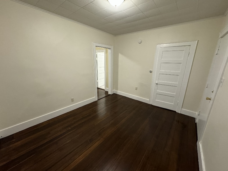 Building Photo - 170 Elm St