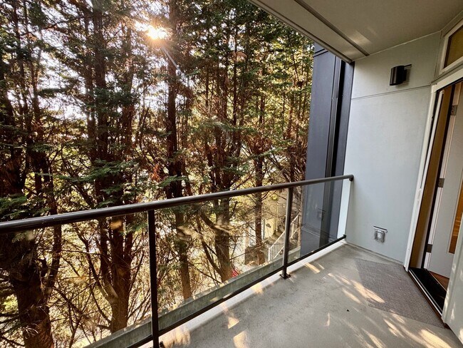 Building Photo - 9039 NE Juanita Dr