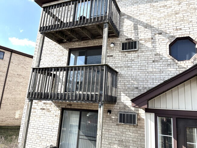 Building Photo - 1846 N Goodwin Dr