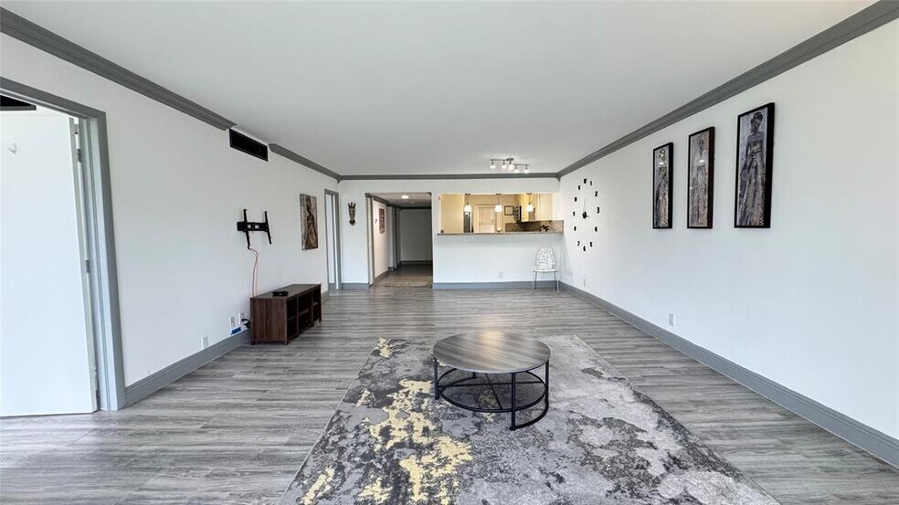 Building Photo - 2650 S Course Dr