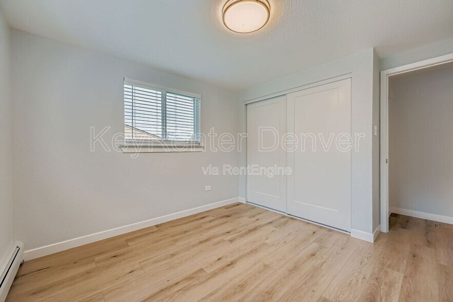 Building Photo - 2356 S Linden Ct