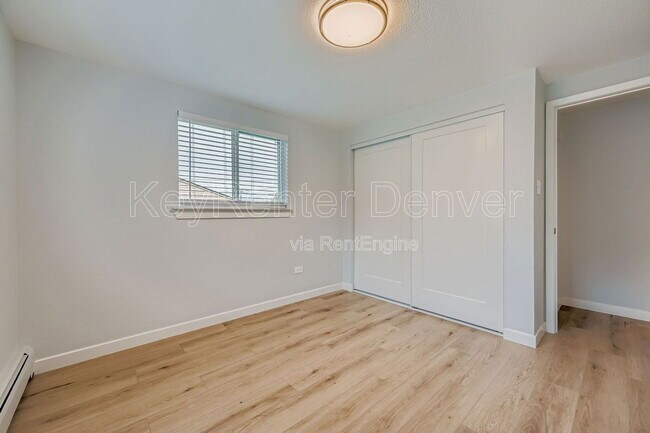 Building Photo - 2356 S Linden Ct