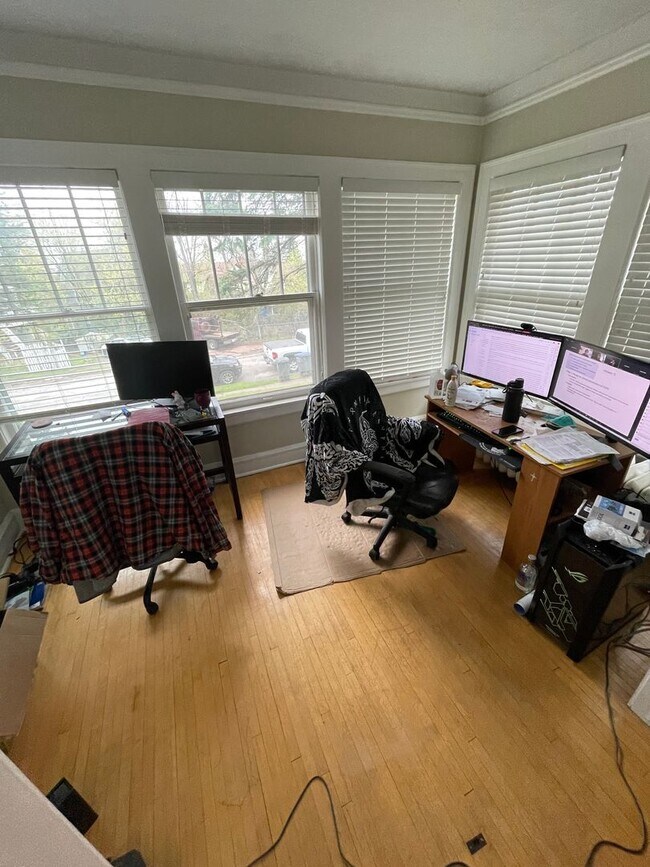 Building Photo - 2021-2023 E 6th St