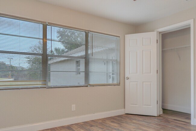 Building Photo - 129 W Church St