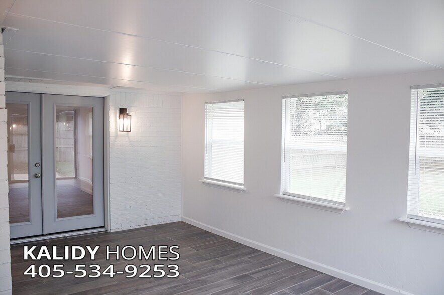 Building Photo - 4116 Overland Dr