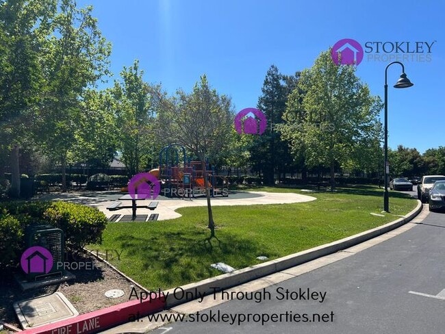 Building Photo - 1 Addison Ct