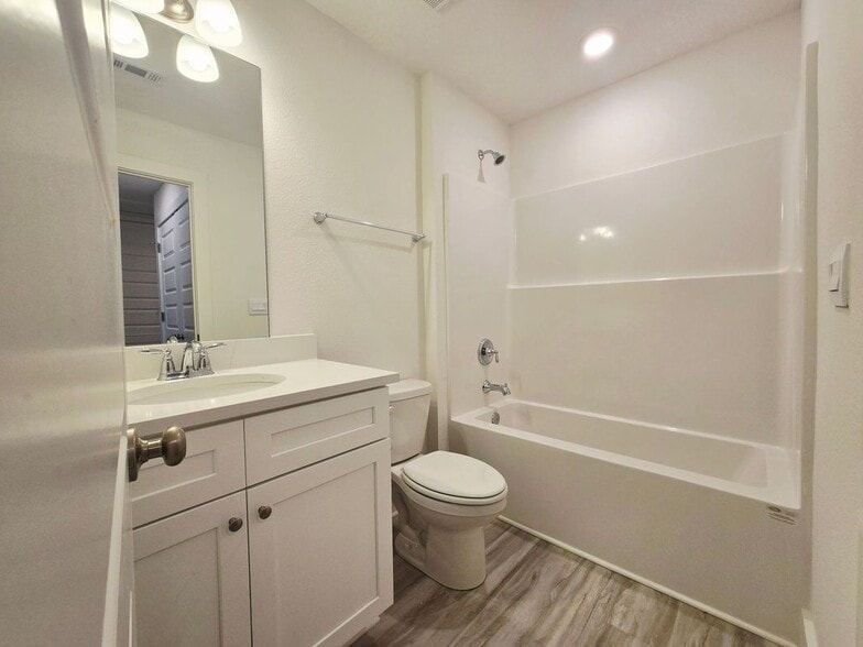 Building Photo - 396 Salt Creek Lane