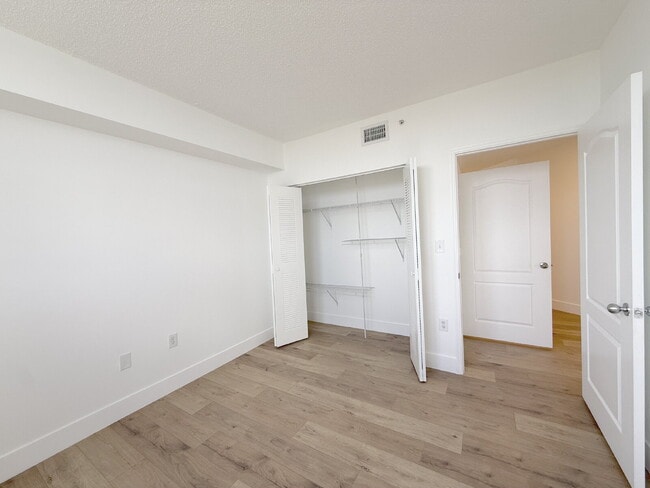 Building Photo - Rare 2/2 Corner Penthouse with Panoramic Lagoon Views from Every Room – Available Now!