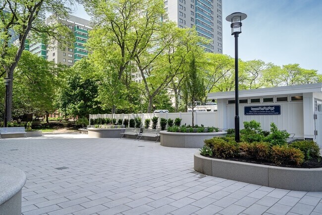 Building Photo - 8 Whittier Pl