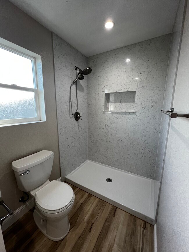 Building Photo - 436 E Center St