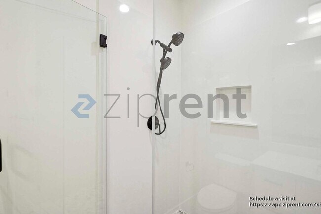 Building Photo - 1028 Brown Ave