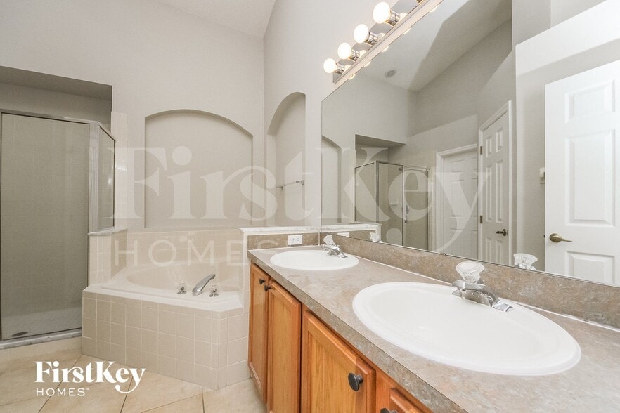 Building Photo - 5219 Alavista Dr