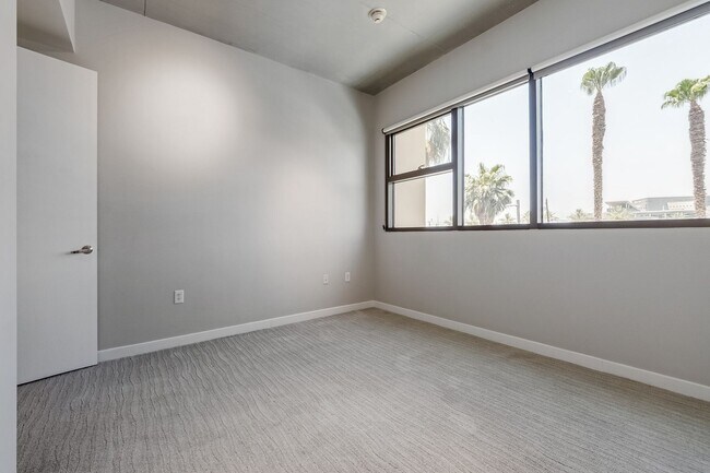 Building Photo - 353 E Bonneville Ave