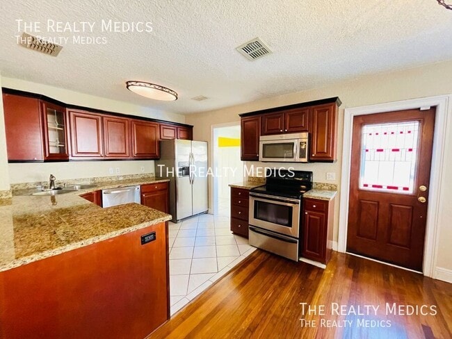 Building Photo - 1332 W Princeton St