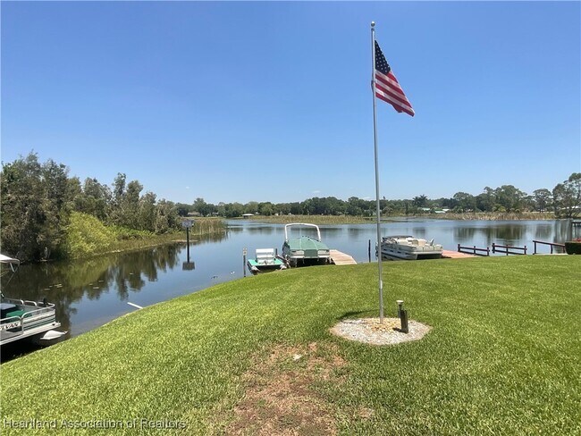 Building Photo - 121 Country Club Dr