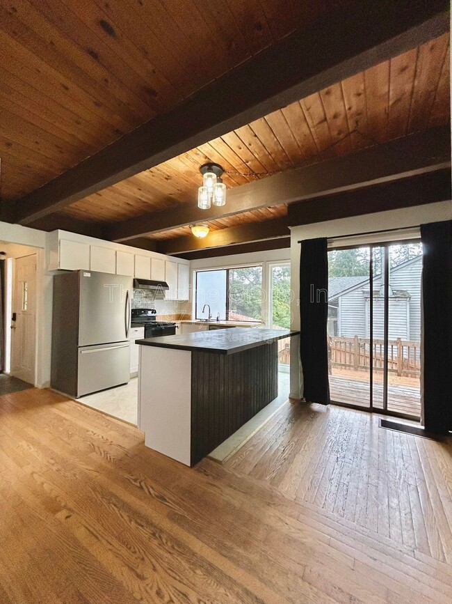 Building Photo - 4905 SW 152nd Ave