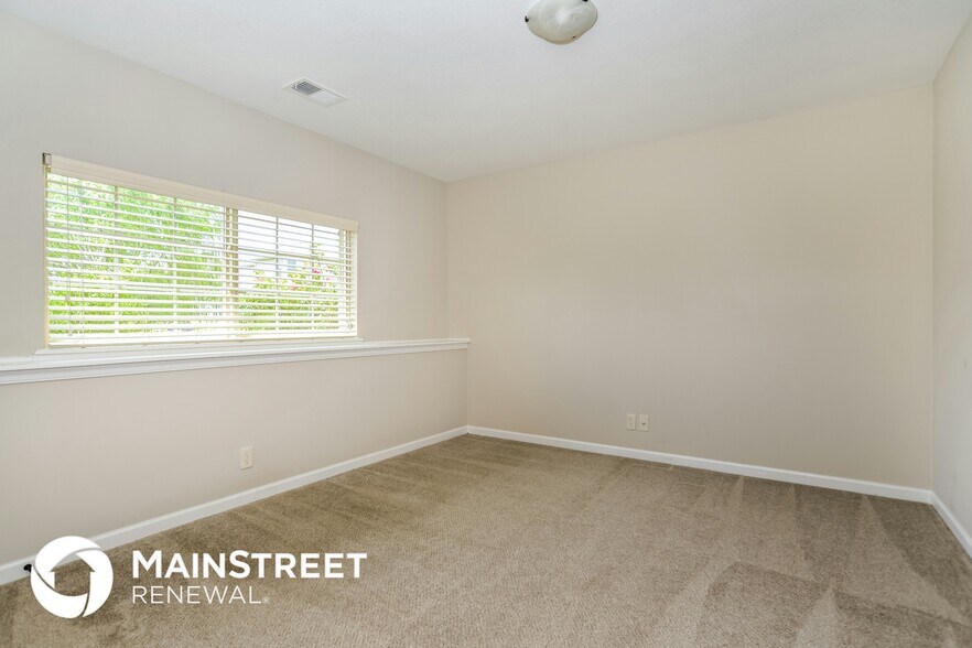 Building Photo - 901 E Rockville Terrace