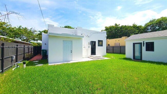 Building Photo - 819 NW 48th St