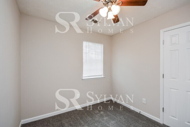 Building Photo - Carve Out a Great Life Here!