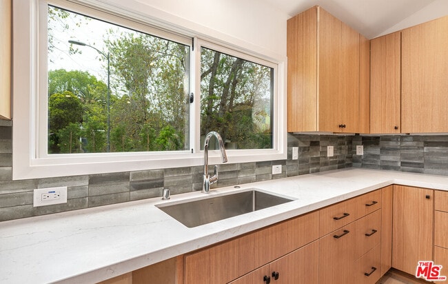Building Photo - 4285 La Salle Ave