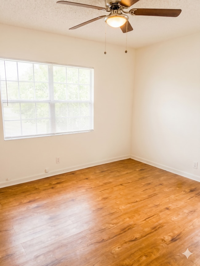 Building Photo - Spacious 3-Bedroom Home in Prime Pinellas Park Location – 1,354 Sq Ft