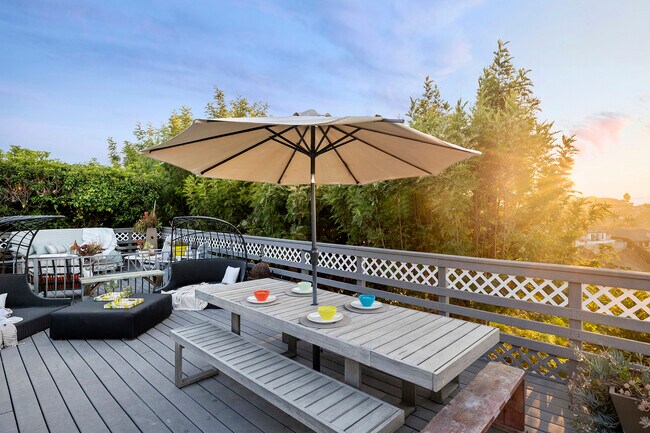 Outside Entertainment Area - 4557 Don Milagro Dr
